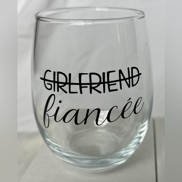 Set of 2 Fiancé Wine and Bourbon Glasses - NWOT - Picture 2 of 5